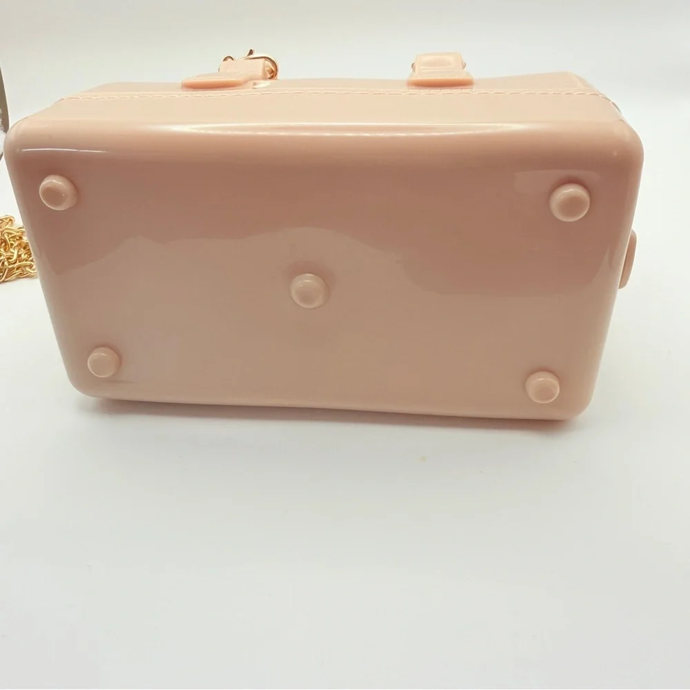 Cute & Fun Pale Pink Handbag with Gold Chain - Picture 9 of 10